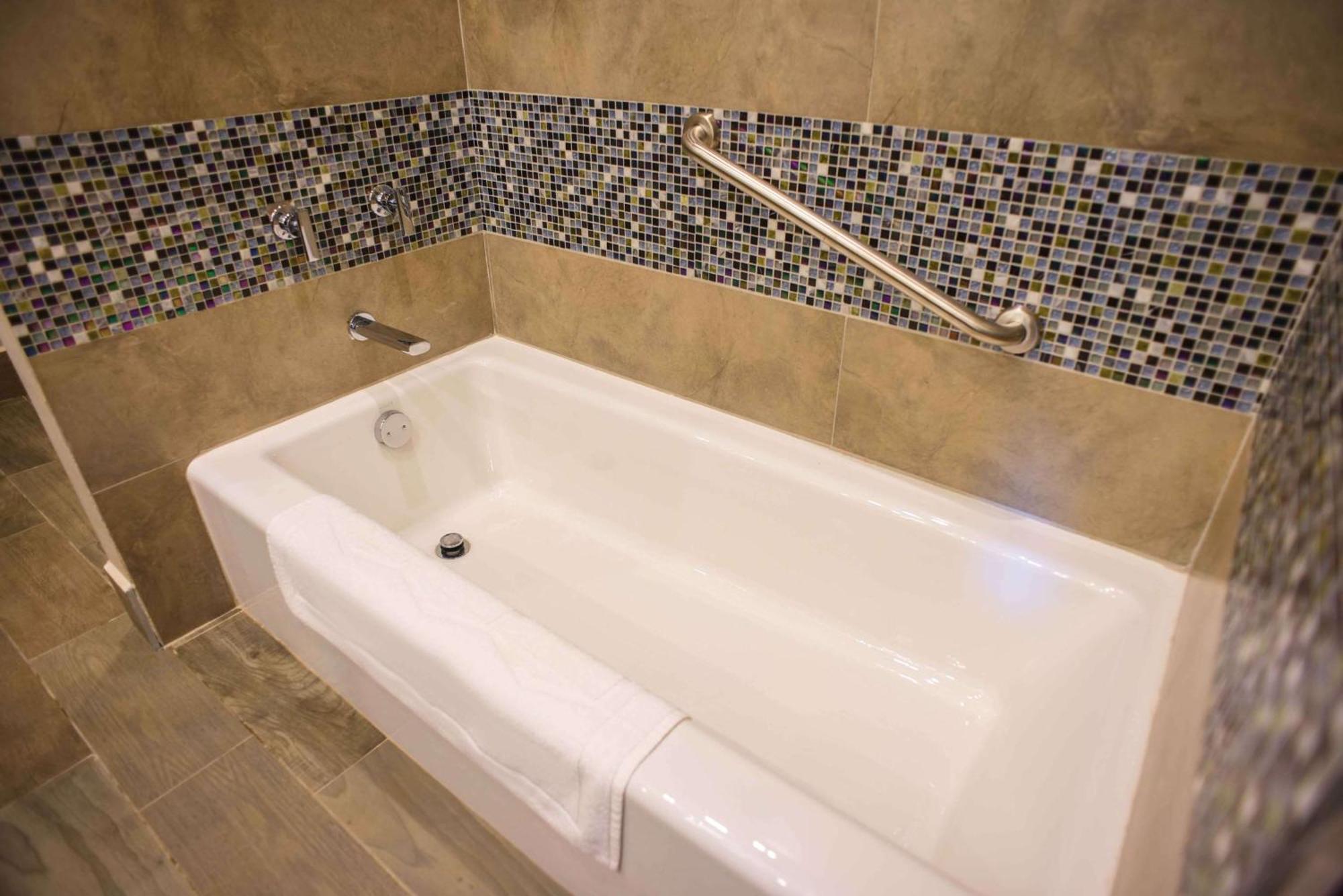 Hampton Inn Piedras Negras Exterior photo
